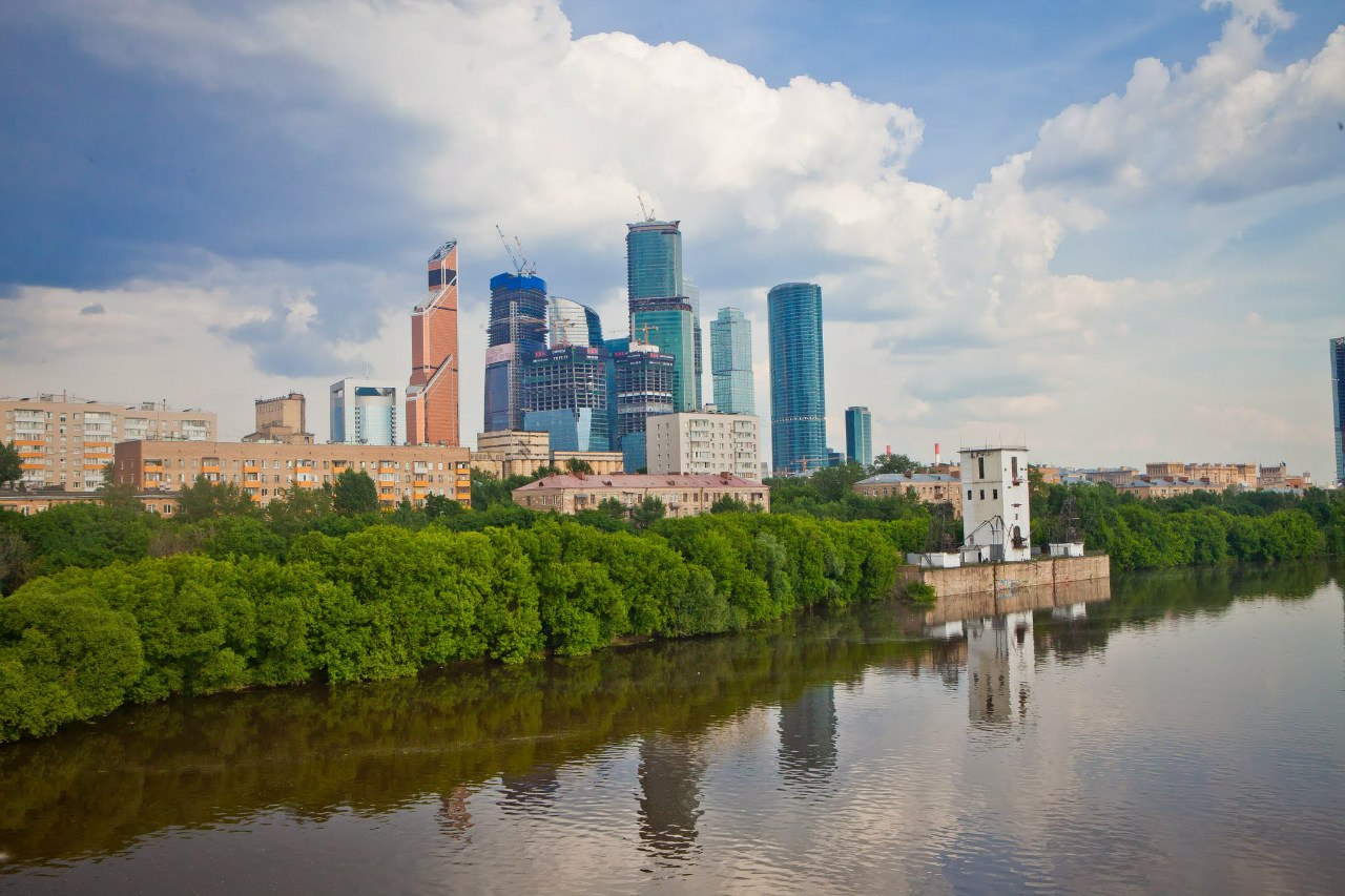 Вид на Москва-Сити со стороны реки